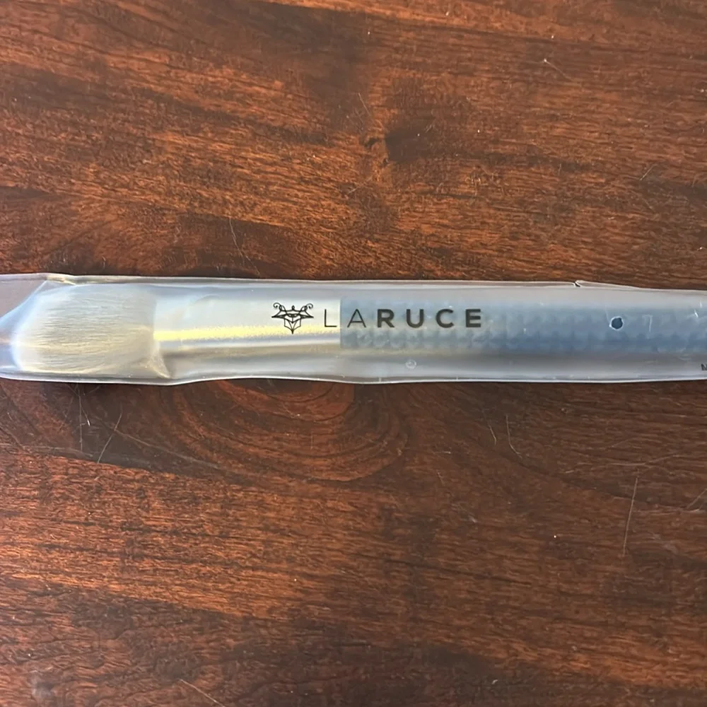 Laruce LR304 Angle Brush in Denim new in pouch